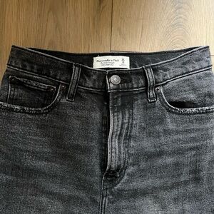 Abercrombie and Fitcbh Ultra High Rise Ankle Straight 25